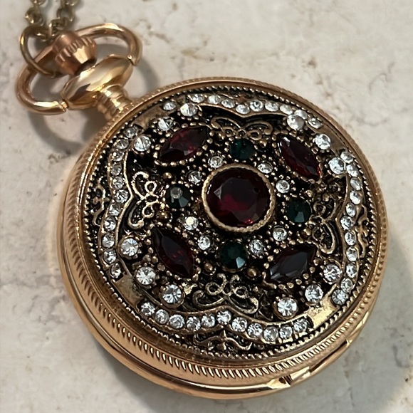 Women’s 32” Pendant Necklace & Hidden Watch. - Picture 3 of 8